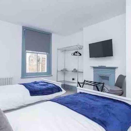 Modern Georgian Townhouse By Old Town & The Beach Маргит Экстерьер фото